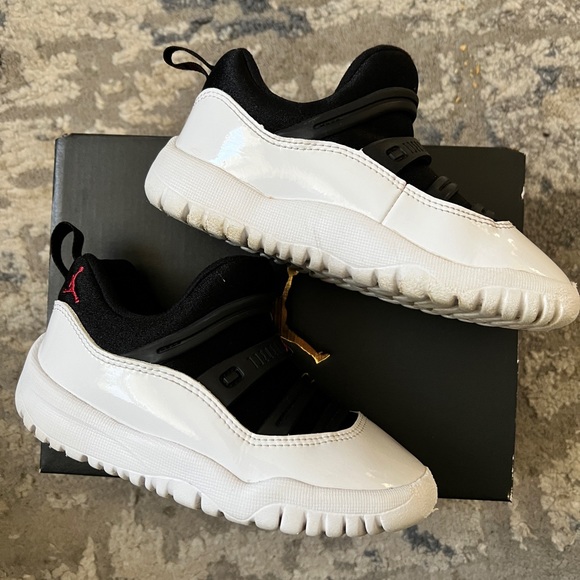 Jordan 11 Retro Little Flex TD Size 10 toddler Black/ True Red-White Excellent! - Picture 6 of 6